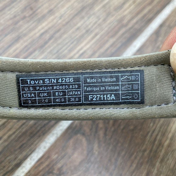 Teva Tirra Sandals sz9 - Picture 3 of 5